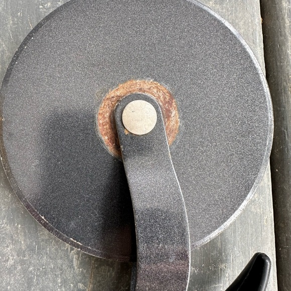 Farberware pizza cutter! Must sell - Picture 3 of 8